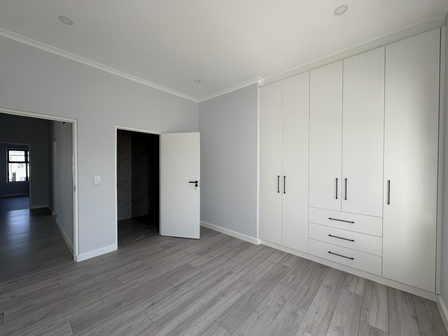 5 Bedroom Property for Sale in Sandown Western Cape